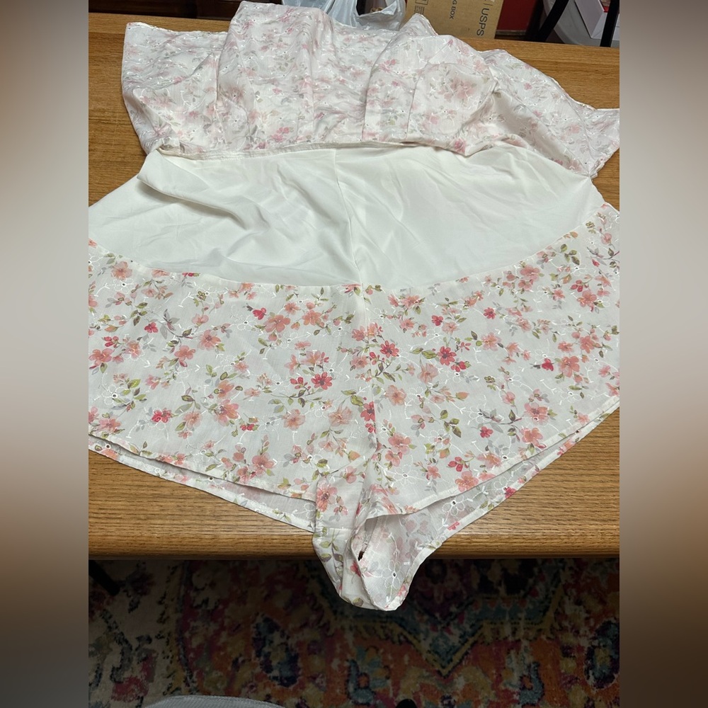 Arula ALTAR'D STATE NWOT ivory floral tiered romper ruffle smocked straps sz 2X - Picture 9 of 9